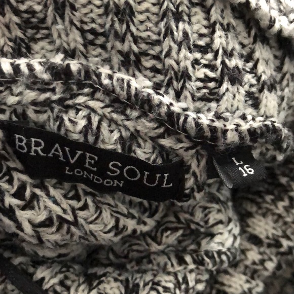 Warm winter sweater. Like new. Worn once. - Picture 5 of 5